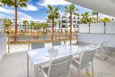 Apartamento en Motril - Apartamento de lujo con vistas a la piscina y al jardín