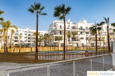 Apartamento en Motril - Apartamento de lujo con vistas a la piscina y al jardín