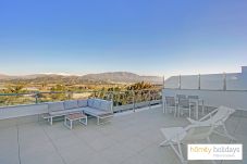 Apartamento en Motril - Aguacate Beach - Ático de lujo con vistas a la piscina y a la montaña