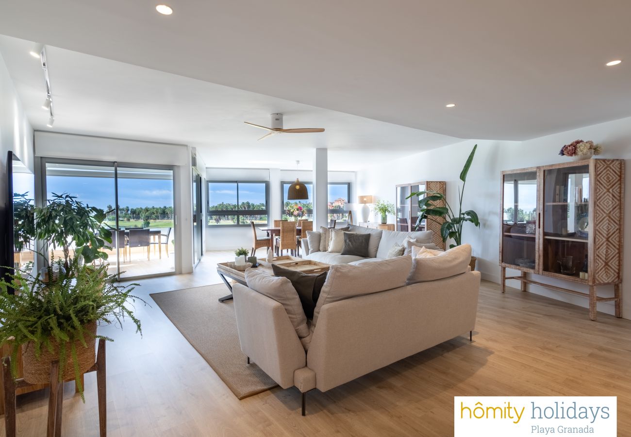 Apartamento en Motril - Mar de Ástrid: Apartamento de lujo con vistas al mar, a la piscina y al campo de golf