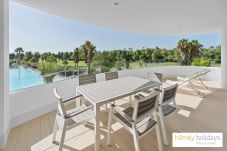 Apartamento en Motril - Mar de Fabiola - Apartamento de lujo con vistas a la piscina y al campo de golf