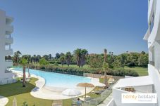Lejlighed i Motril - Apartamento de lujo con vistas al campo de golf y a la piscina