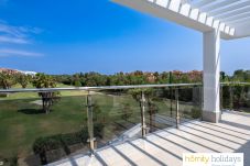 Apartment in Motril - Luxury apartment with golf, pool and mountain views